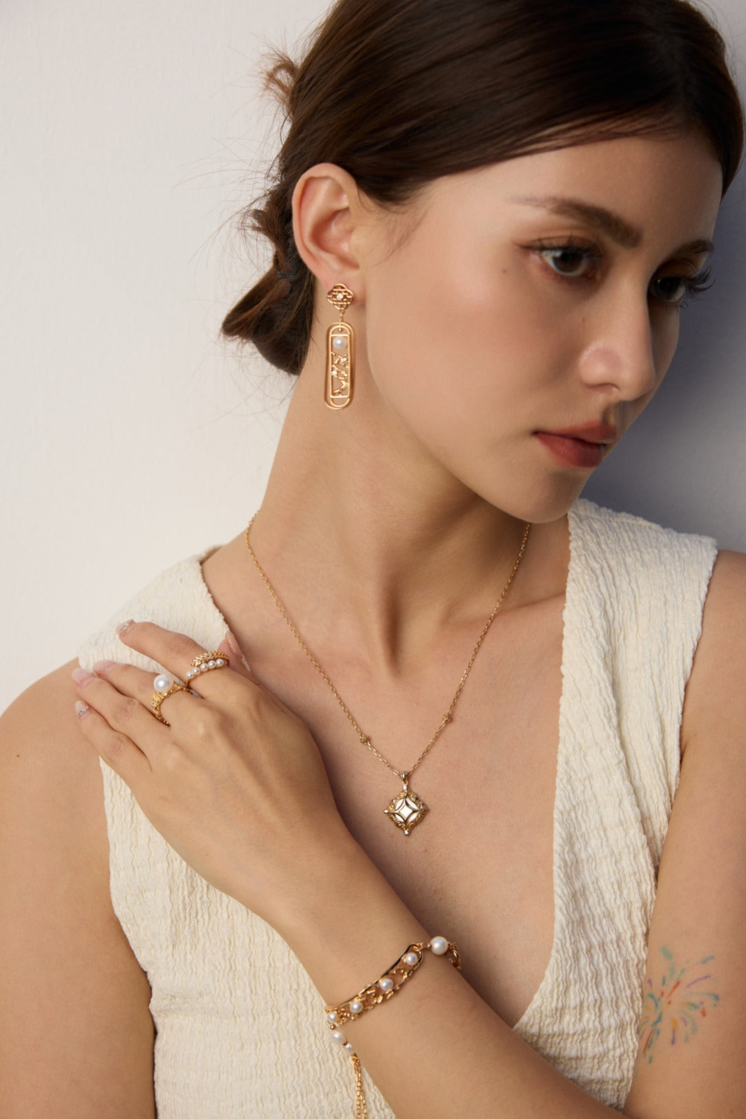 Ethereal Frame Necklace
