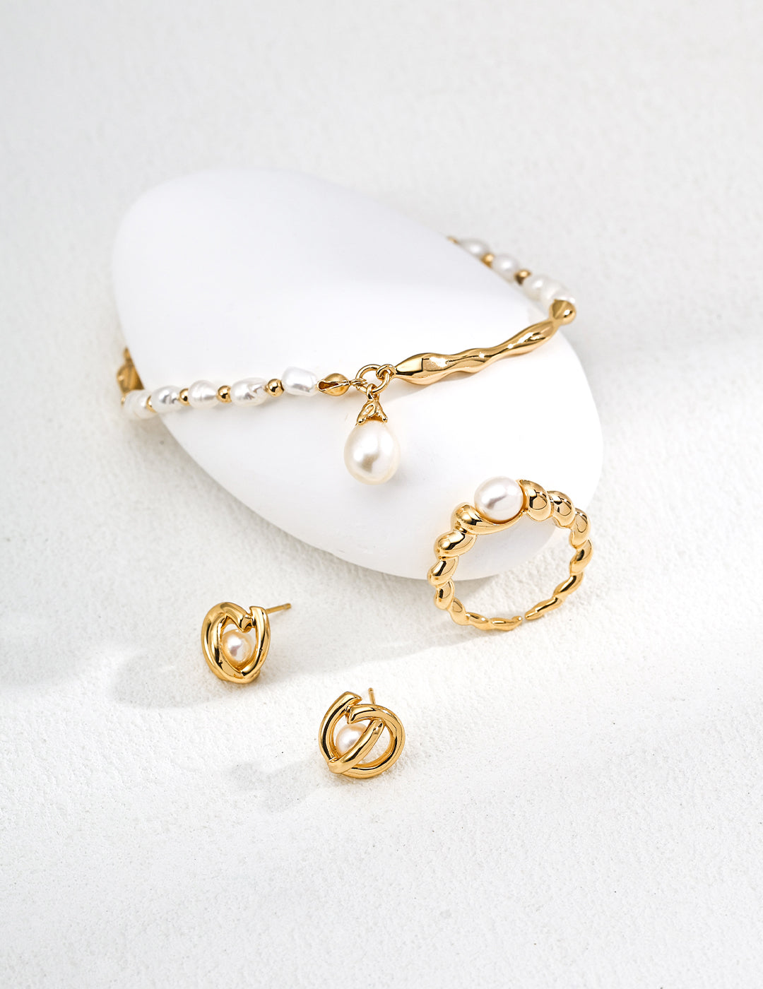 Embrace Pearl Earring