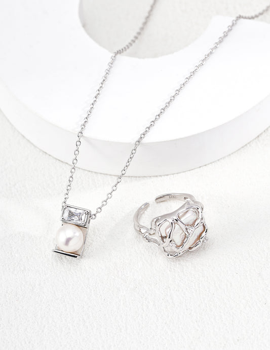 Pearl Axis Necklace