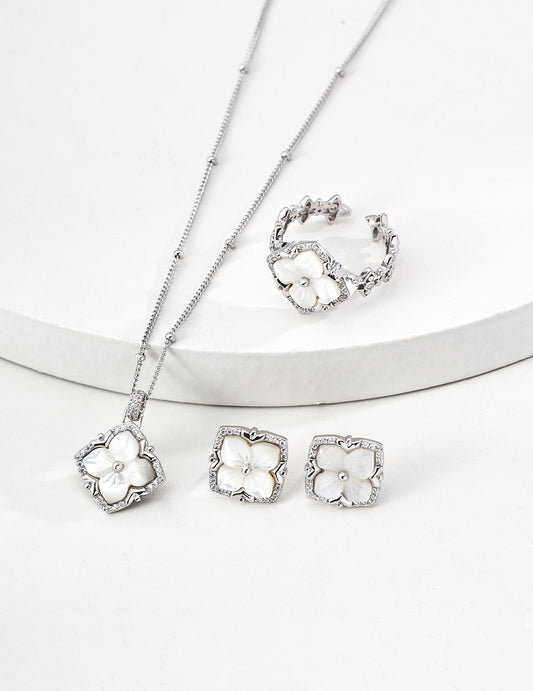 Nacre Compass Necklace
