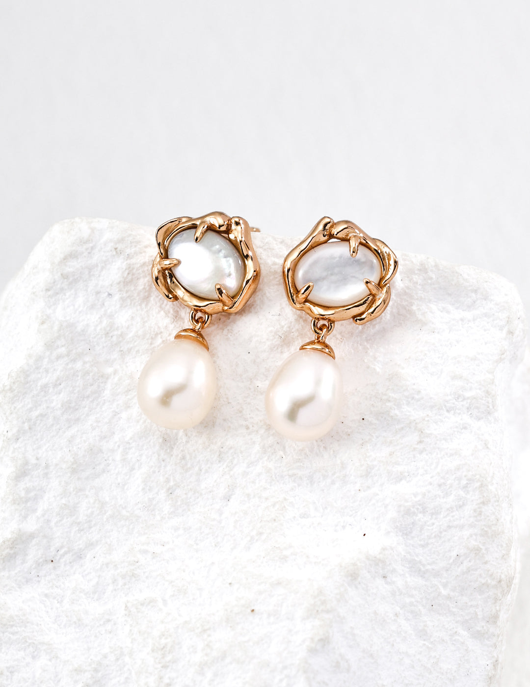 Nacre Pearl Arc Earring