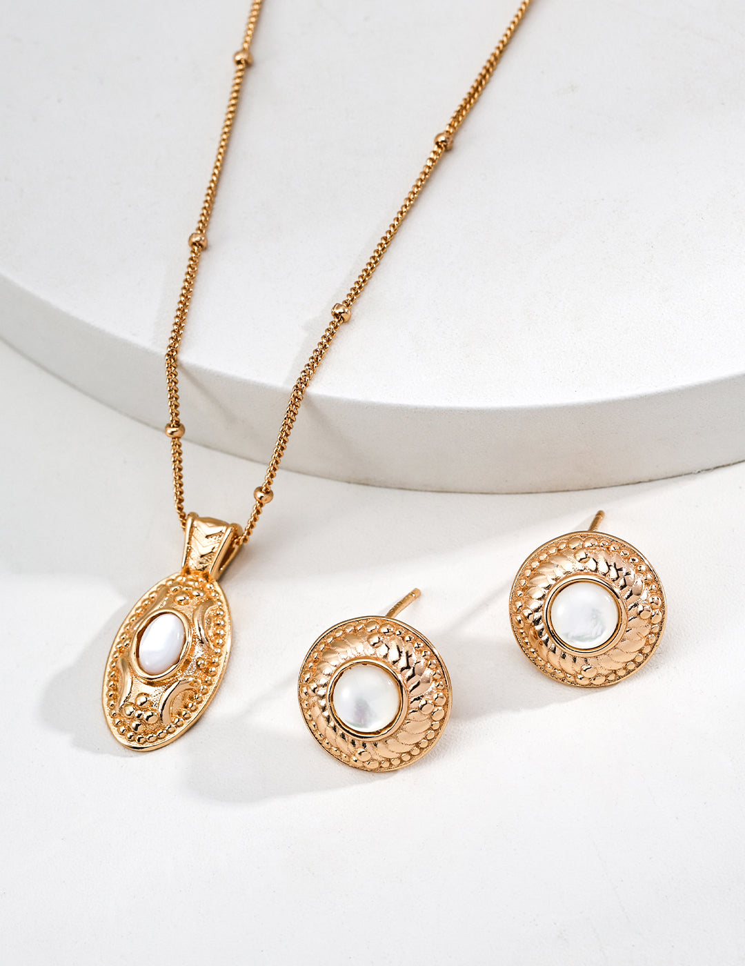 Solenne Shell Earrings