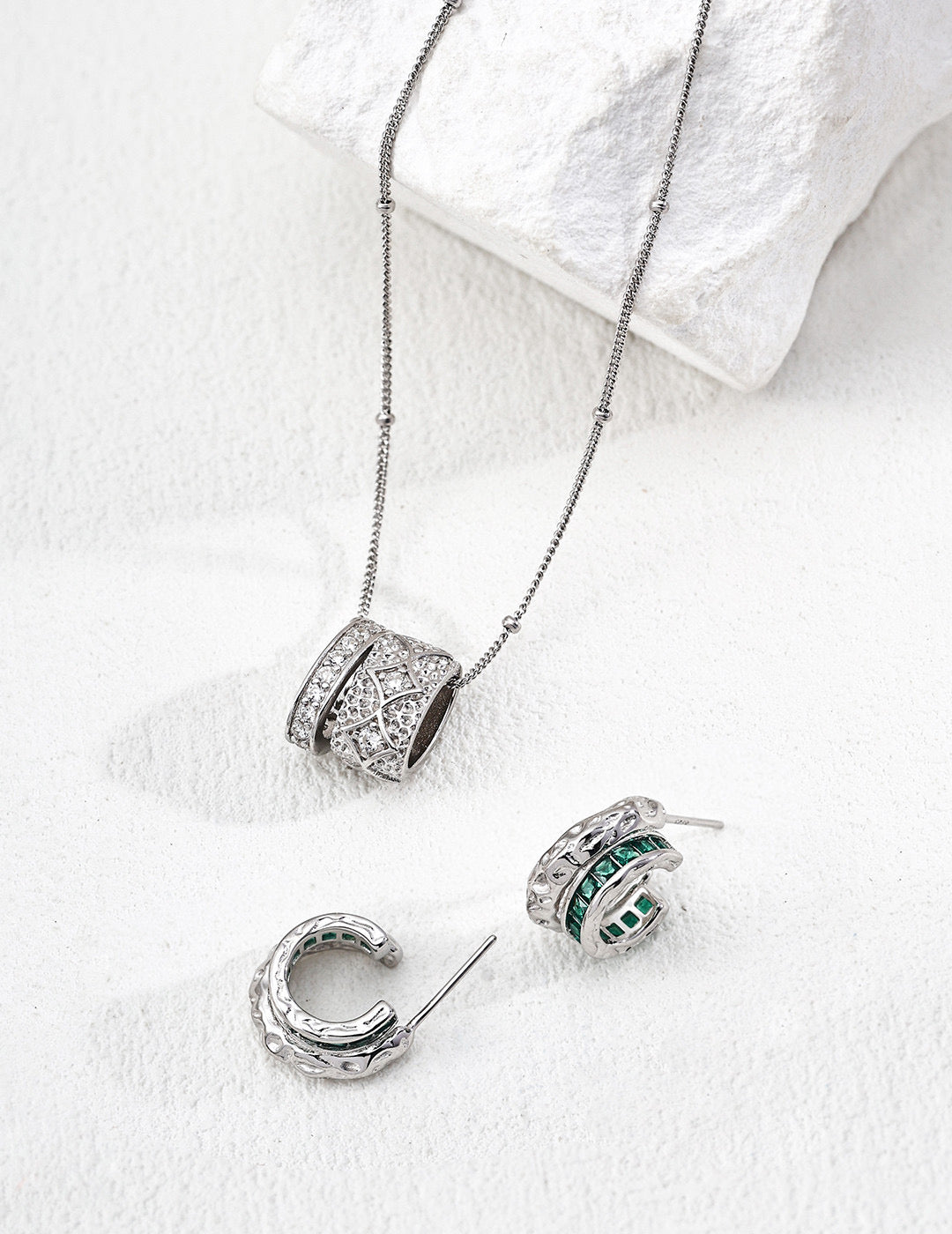 Orbit Shine Necklace