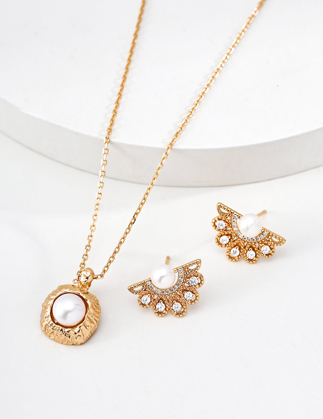 Soft Center Pearl Necklace
