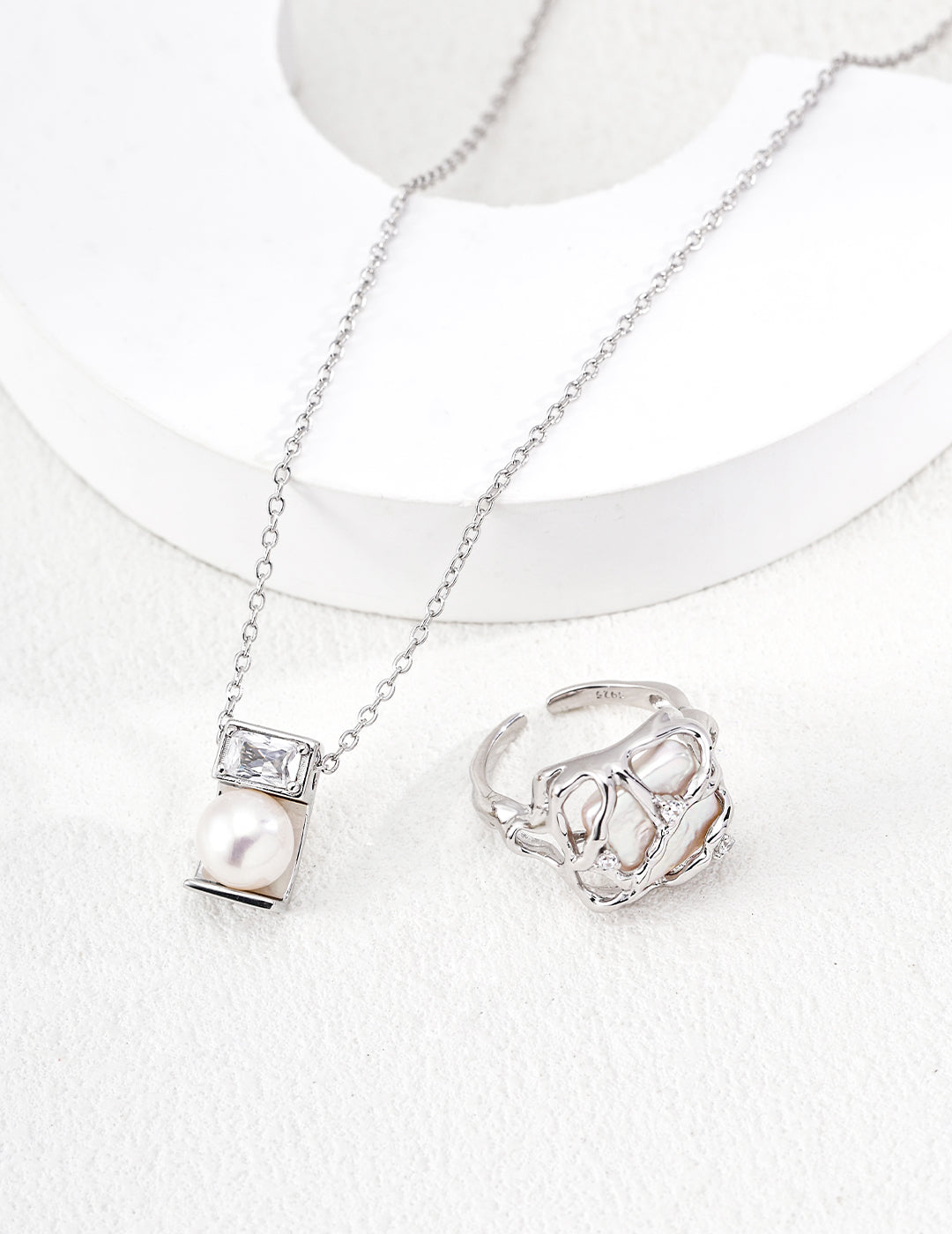 Pearl Axis Necklace