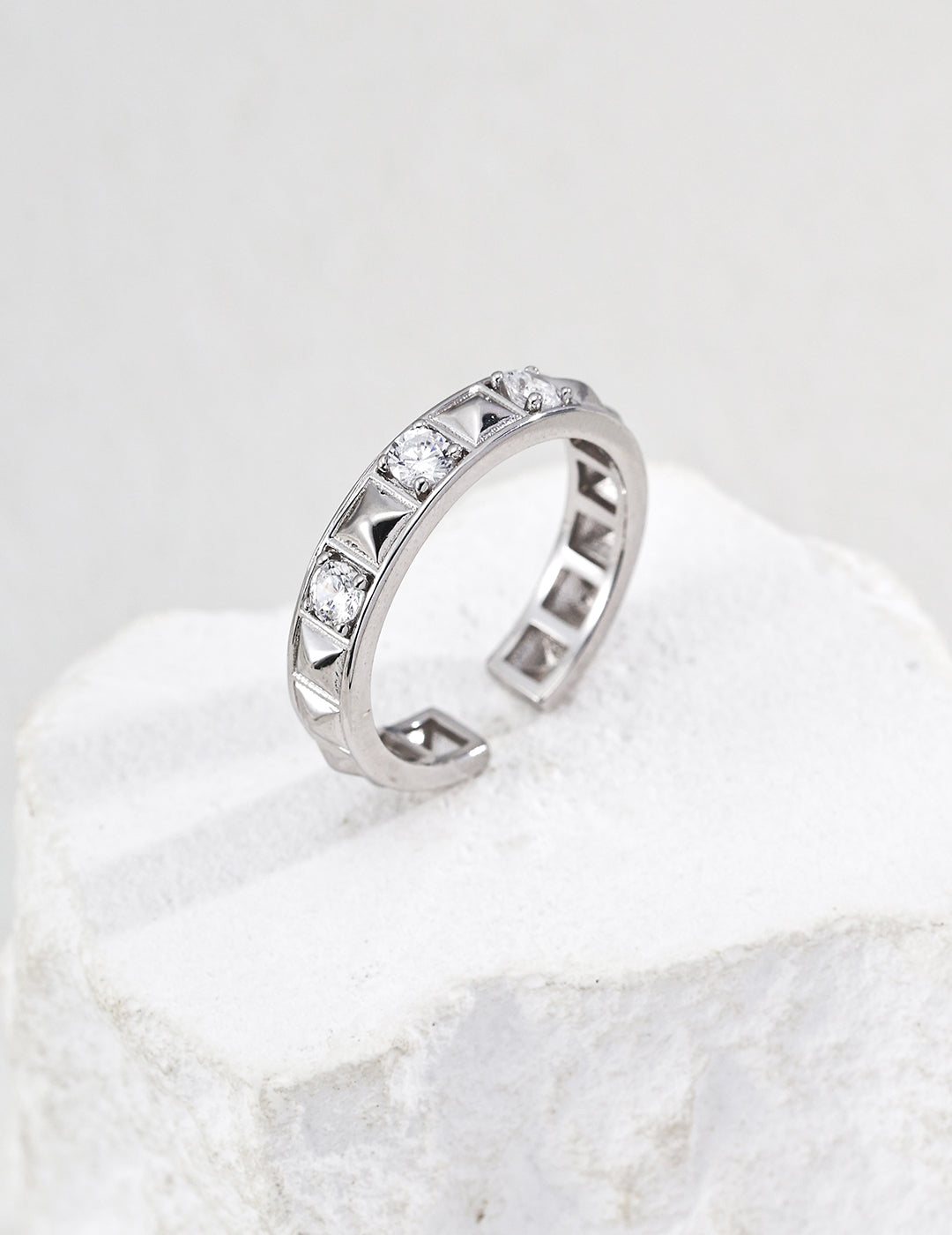 Inner Ray Ring