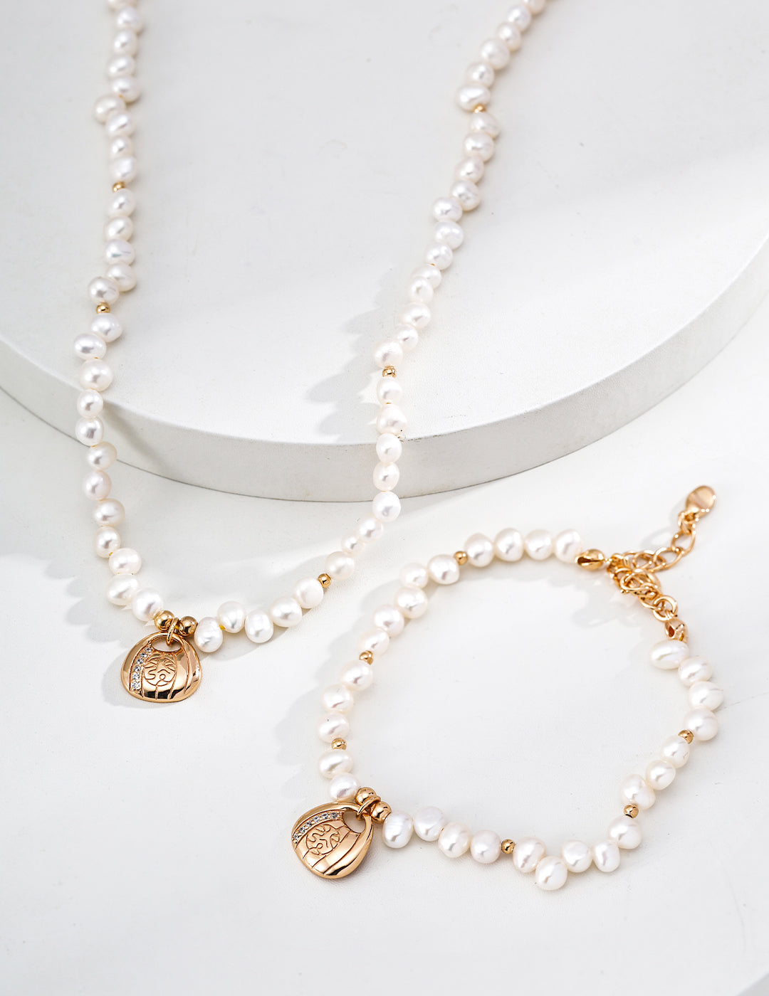 Pearl Current Necklace