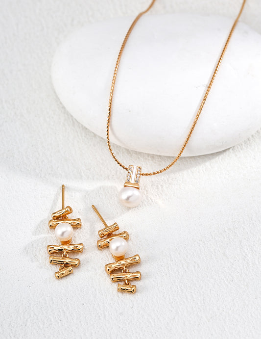 Pearl Horizon Necklace