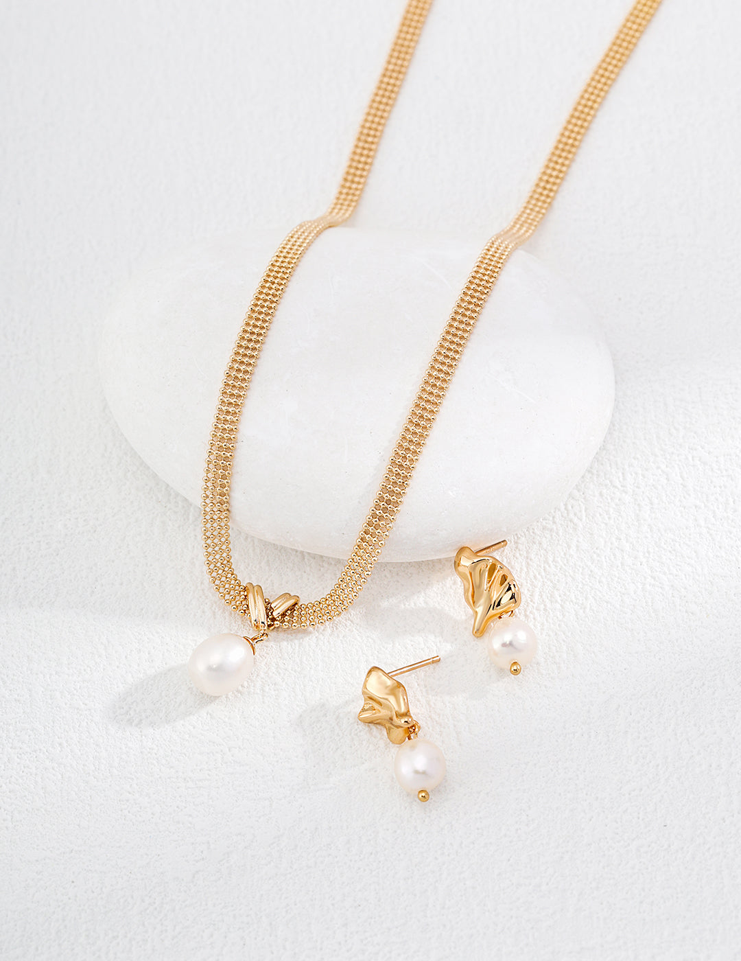Pearl Center Necklace