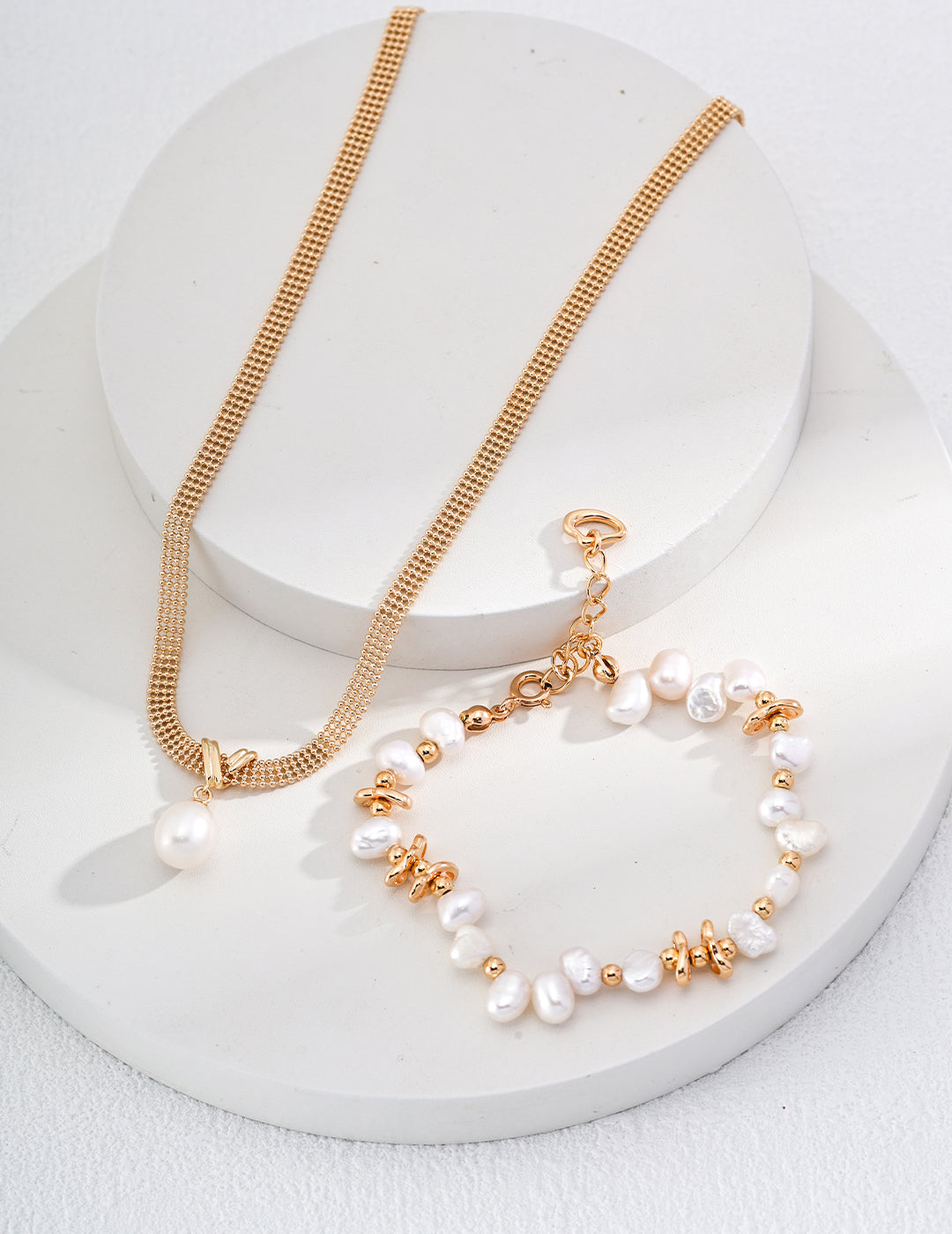 Pearl Center Necklace
