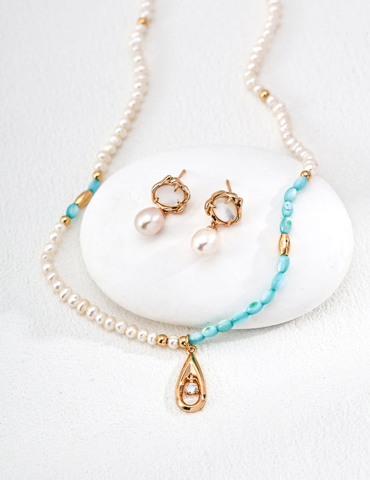 Nacre Pearl Arc Earring
