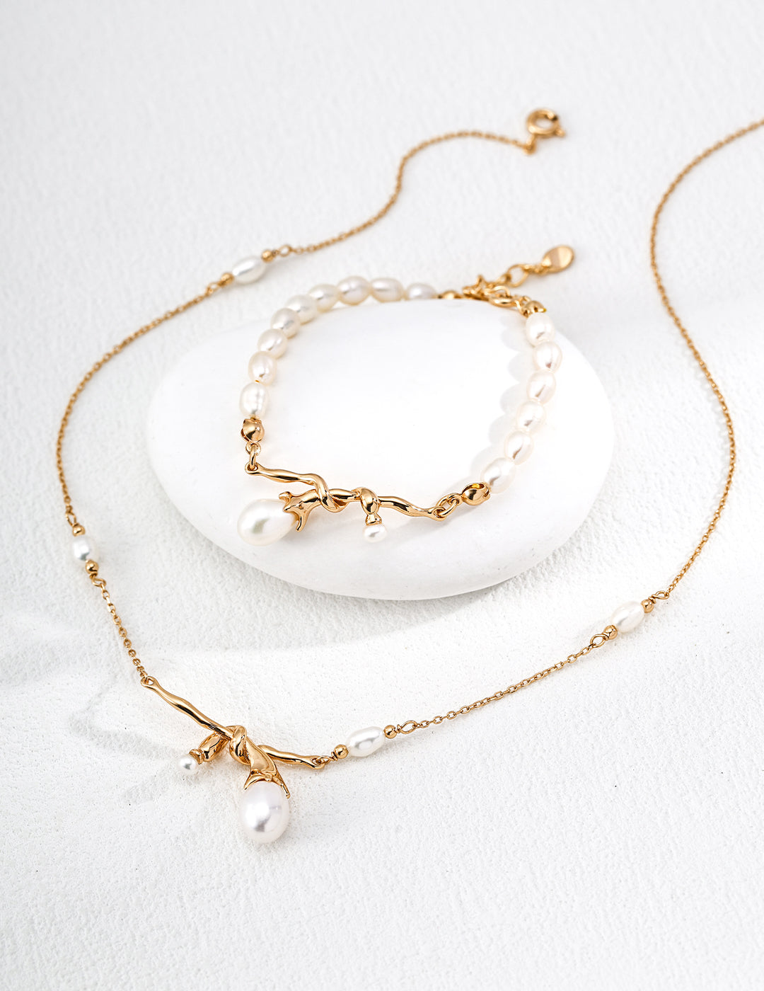 Pearl Range Necklace