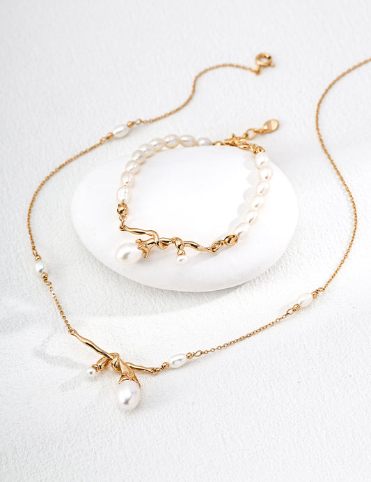 Pearl Range Necklace