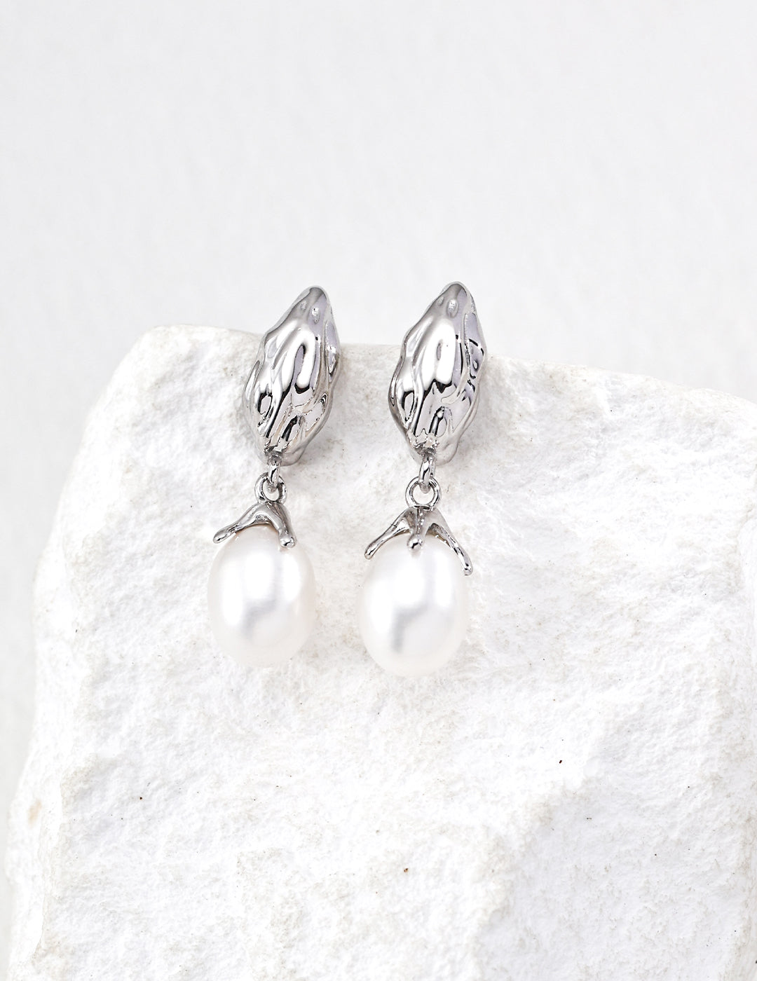 Pearl Anchor Earring