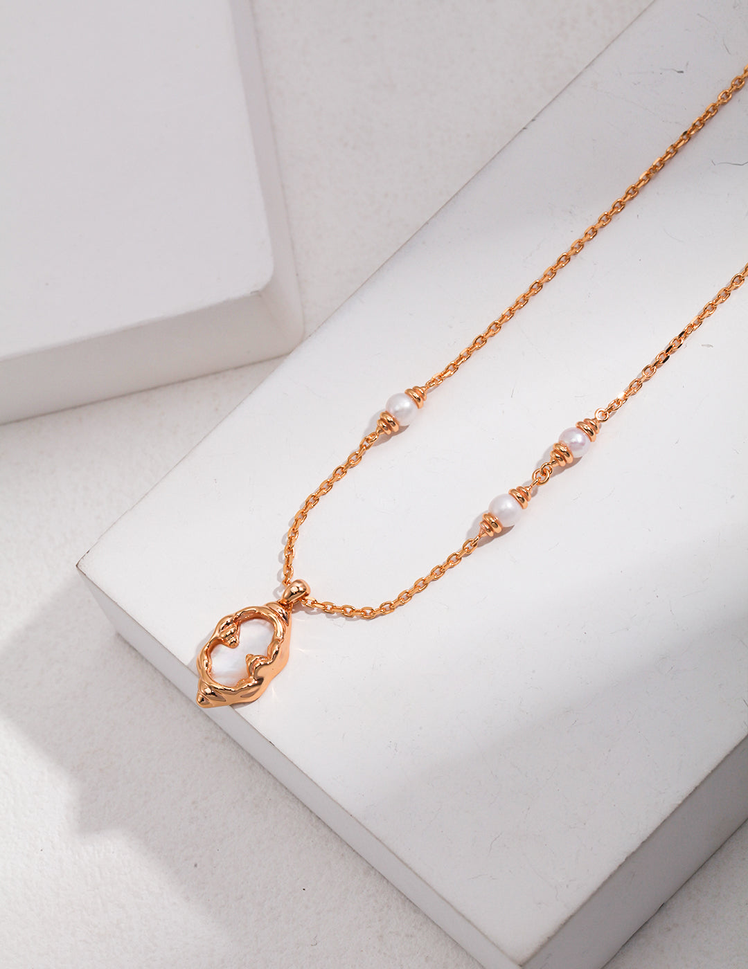Nacre Pearl Inlay Necklace