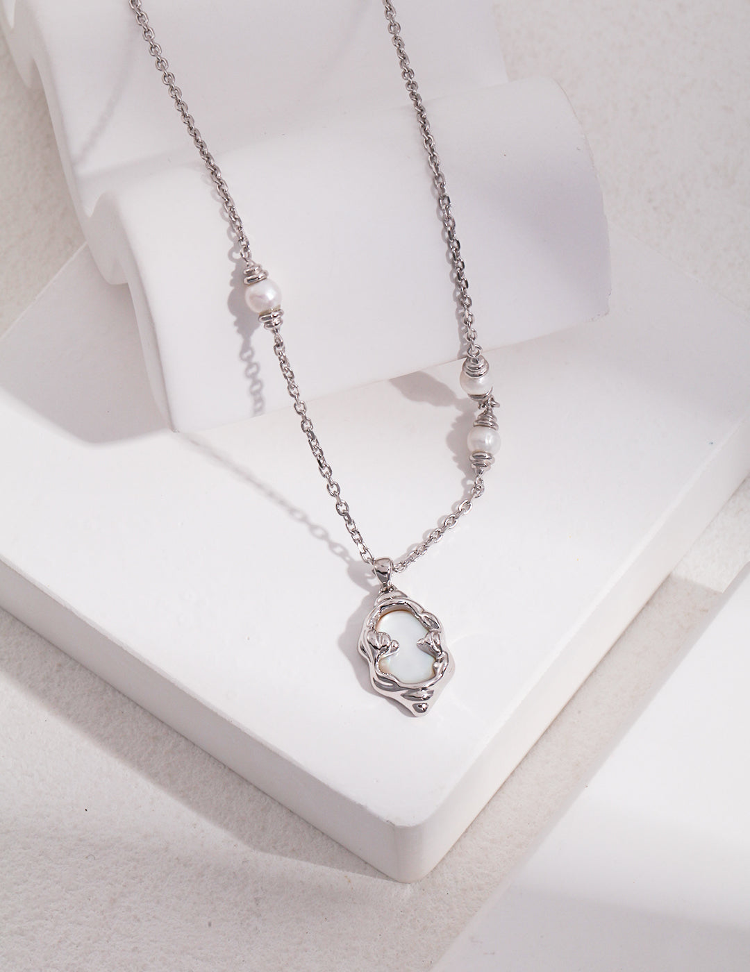 Nacre Pearl Inlay Necklace